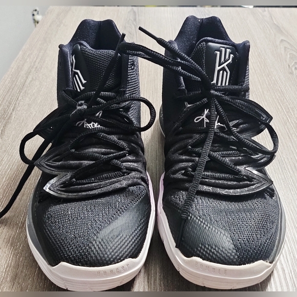 Mens Kyrie Black Magic 5 size 7.5 nwot! - Picture 1 of 10